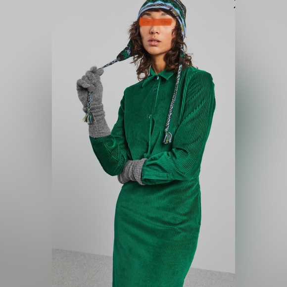 Weekend Max Mara Label-cut Bennie Hat with Pon Pon Size: OS Fall/ Winter/Holiday - Picture 2 of 13